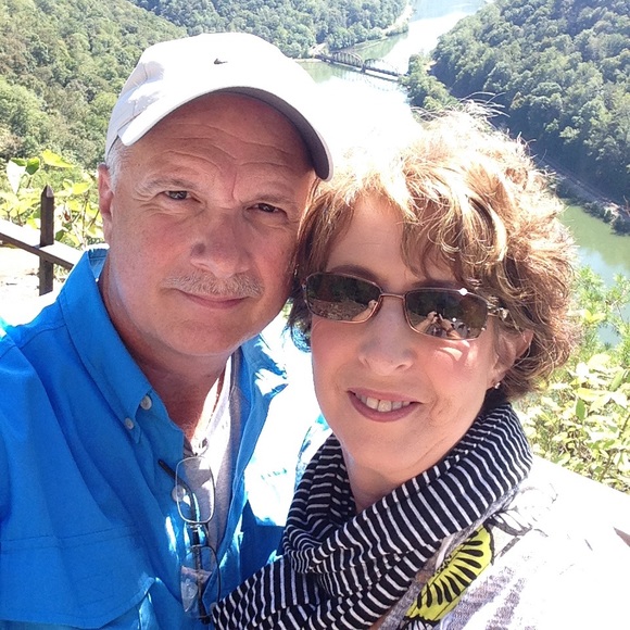 Meet your Posher, Dawneda - Picture 1 of 2